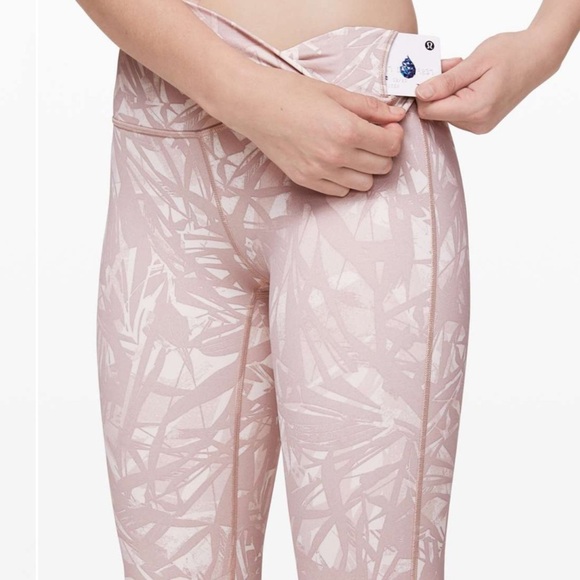 Lululemon Wunder Under Crop (High-Rise) *Full-On Luxtreme 21" Shadow Leaf Light - Picture 4 of 16